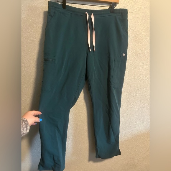 Figs two piece scrub set - Picture 5 of 12